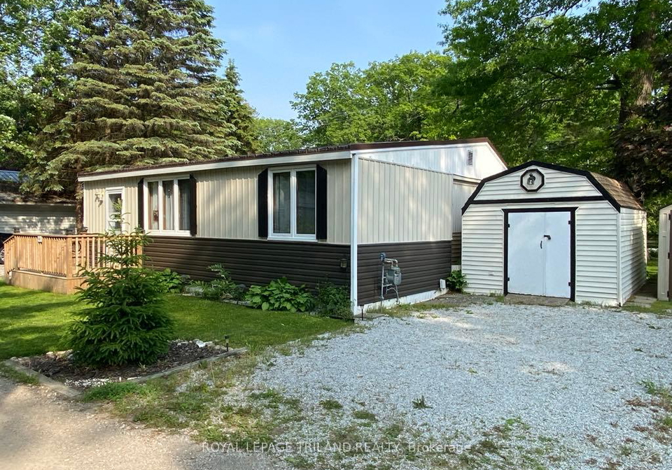 9910-northville-crescent-lambton-shores-ontario-x12200793