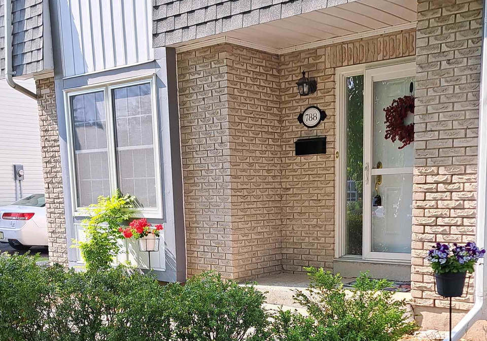 788-whiteoak-crescent-kingston-ontario-x12202976