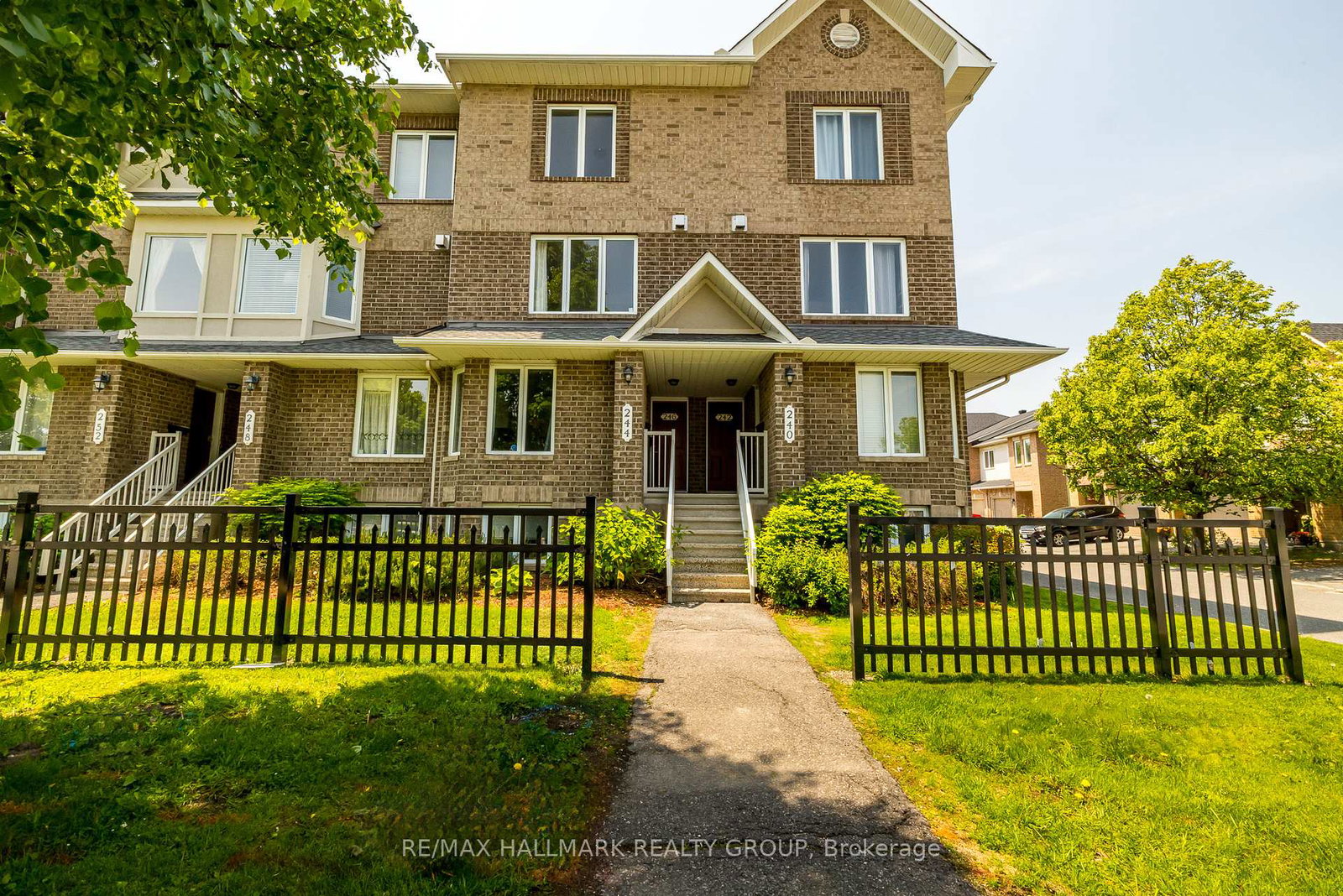 246-cresthaven-drive-ottawa-ontario-x12203230