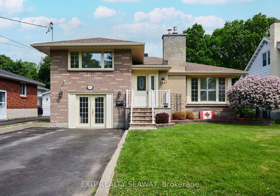 1211-leonard-avenue-cornwall-ontario-x12207362