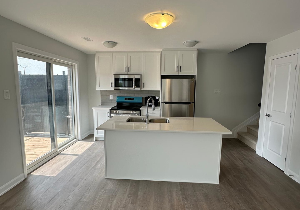 1421-creekway-private-kanata-ontario-x12207370