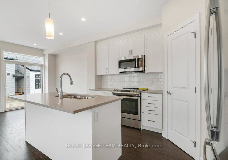 108-wabikon-crescent-ottawa-ontario-x12207571