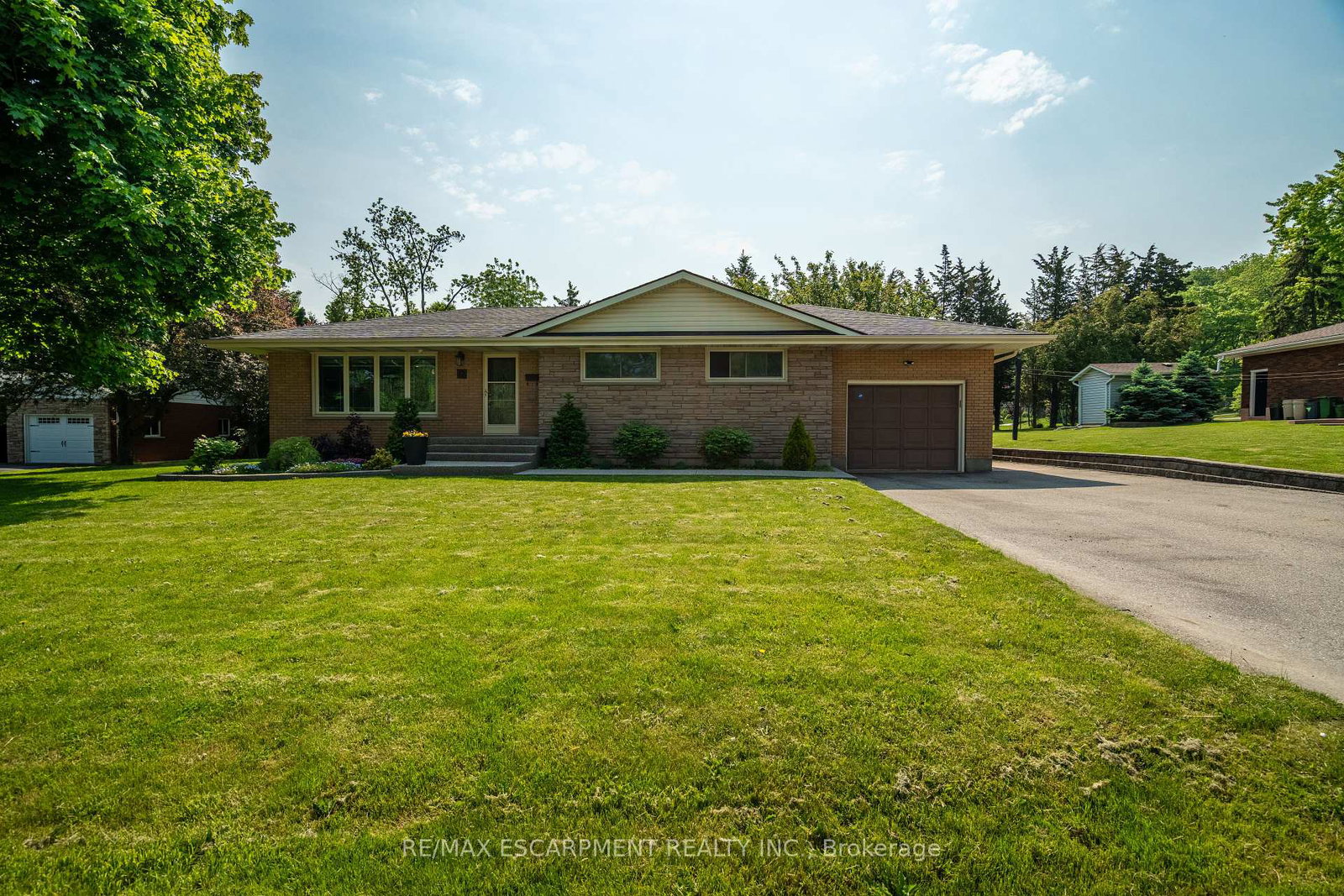 12-southmeadow-court-hamilton-ontario-x12208364