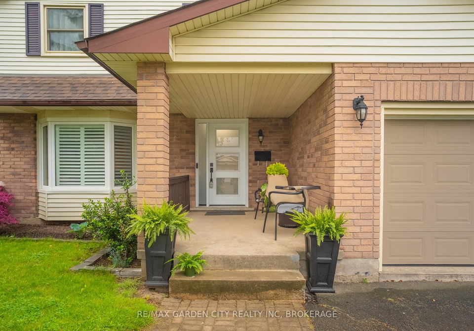 11-vintage-crescent-st-catharines-ontario-x12209168