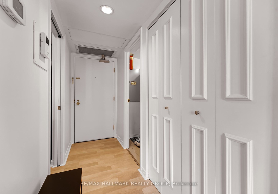 215-somerset-street-w-ottawa-ontario-x12209513