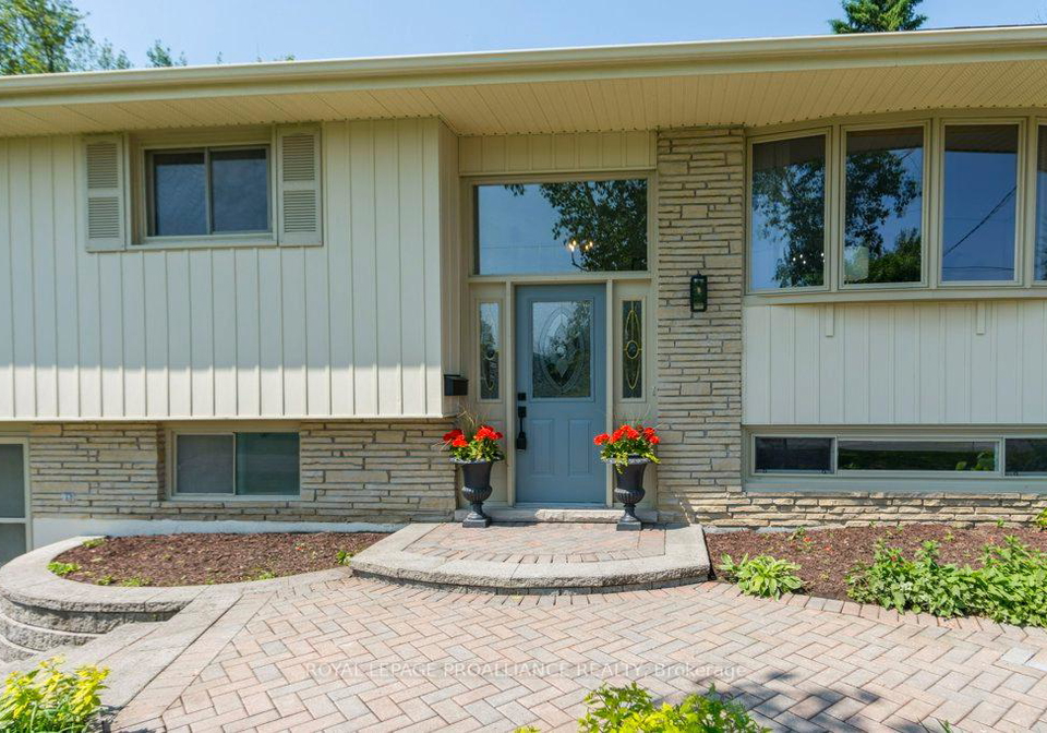 105-colonial-road-quinte-west-ontario-x12210964