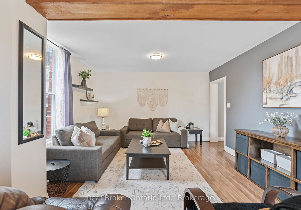 211-george-street-wellington-north-ontario-x12211147