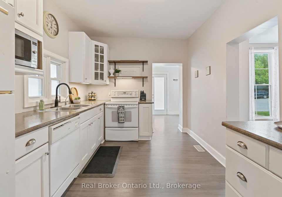 211-george-street-wellington-north-ontario-x12211147