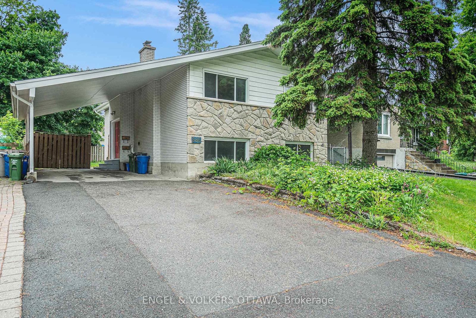 886-ivanhoe-avenue-ottawa-ontario-x12211460