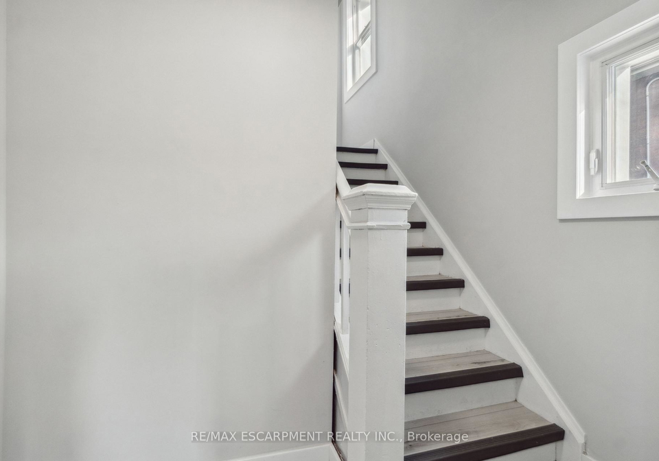 200-waterloo-avenue-guelph-ontario-x12211795