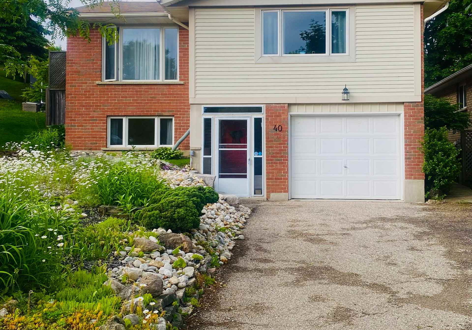 40-old-huron-court-kitchener-ontario-x12212243