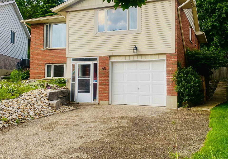 40-old-huron-court-kitchener-ontario-x12212243