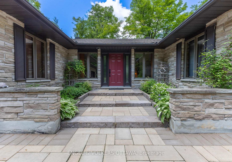 7-deerfield-drive-mcnabbraeside-ontario-x12212949