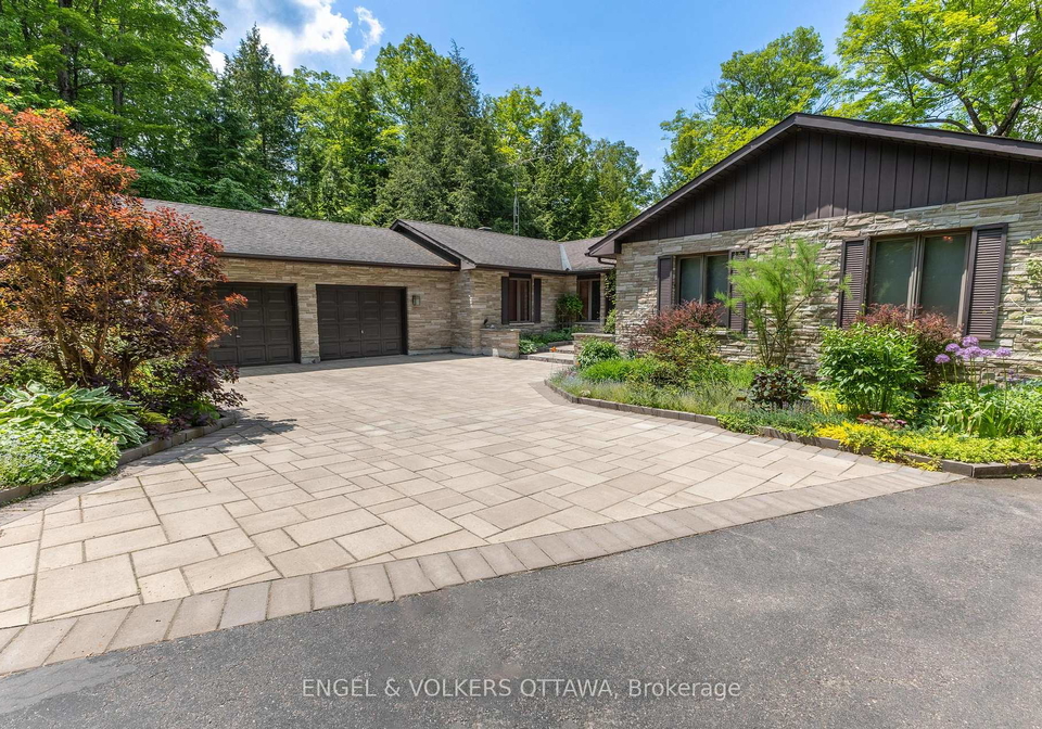7-deerfield-drive-mcnabbraeside-ontario-x12212949