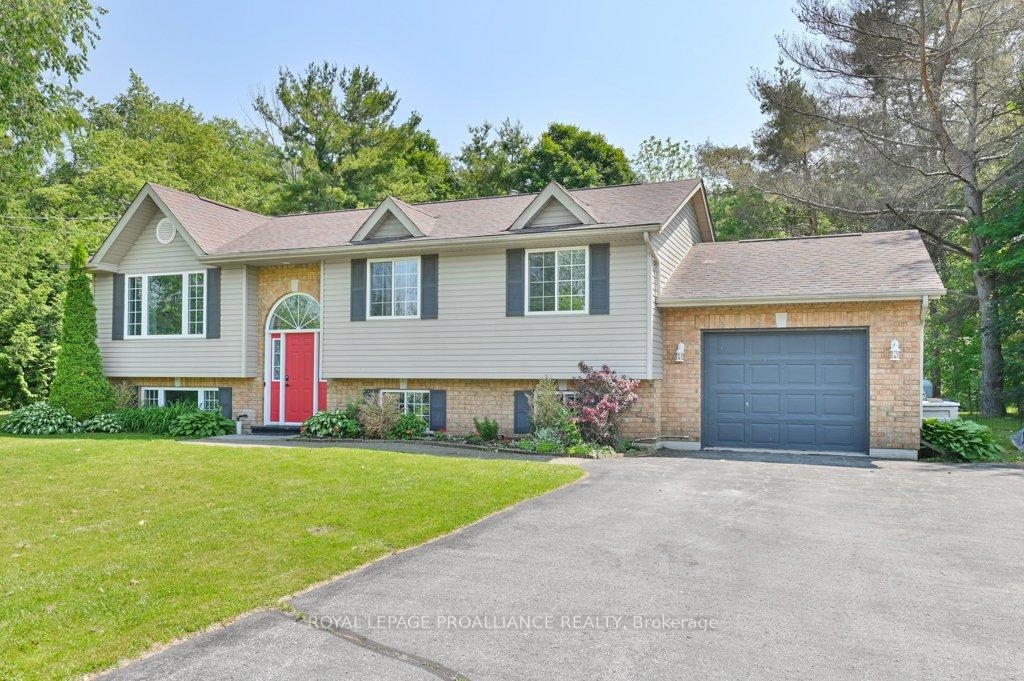 33-hanthorn-street-prince-edward-county-ontario-x12213351