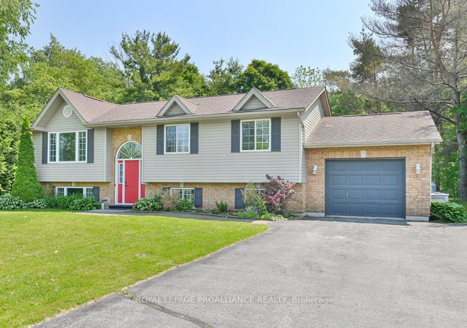 33-hanthorn-street-prince-edward-county-ontario-x12213351