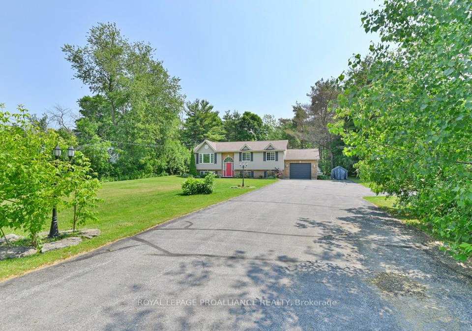 33-hanthorn-street-prince-edward-county-ontario-x12213351