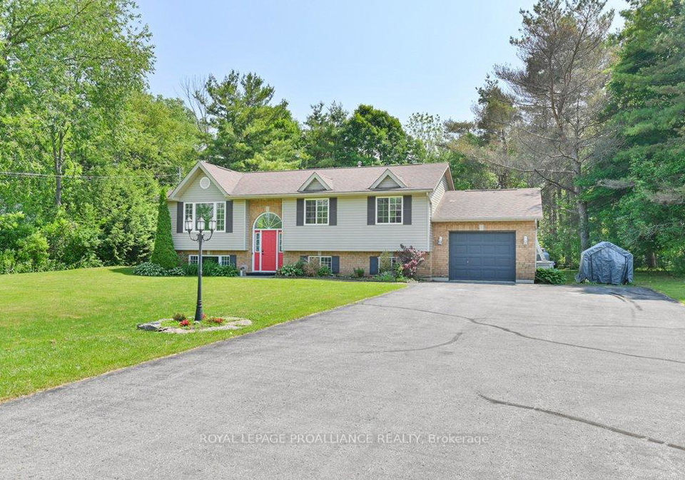 33-hanthorn-street-prince-edward-county-ontario-x12213351