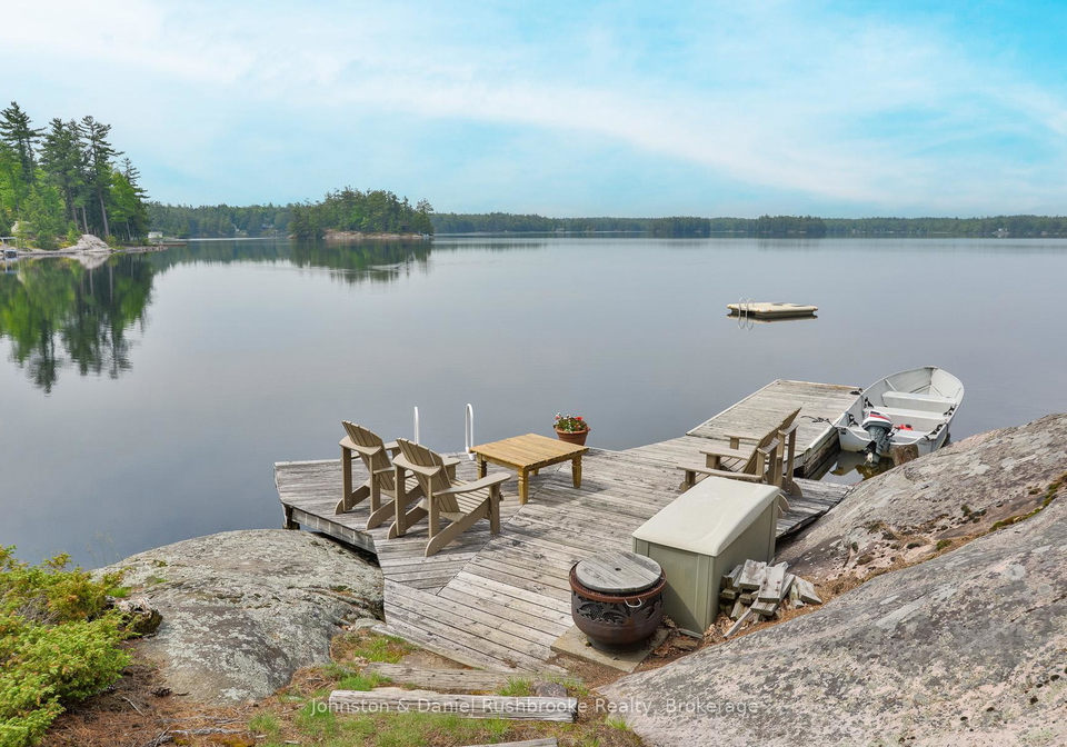 12-kapikog-lake-water-the-archipelago-ontario-x12213861