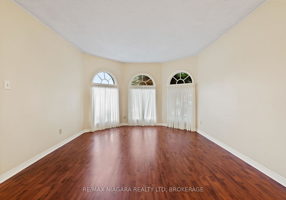 7534-merritt-avenue-niagara-falls-ontario-x12214036