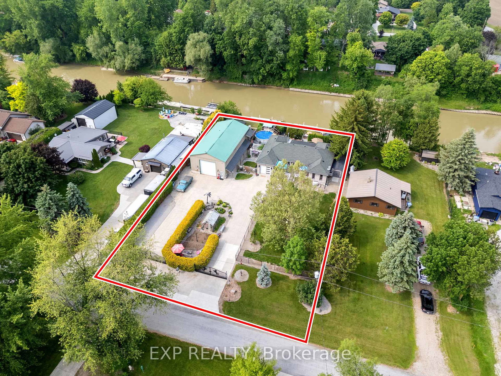 8458-lazy-lane-lambton-shores-ontario-x12214614