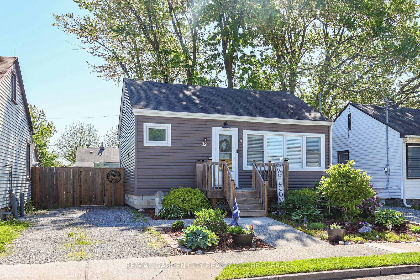 32-sherbourne-street-st-catharines-ontario-x12214643