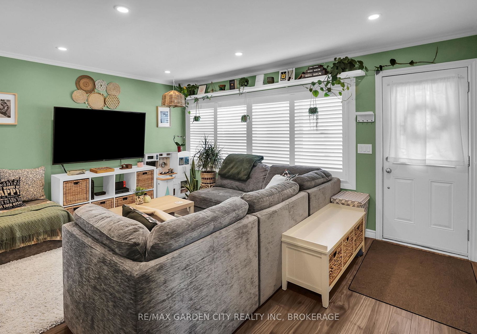 32-sherbourne-street-st-catharines-ontario-x12214643