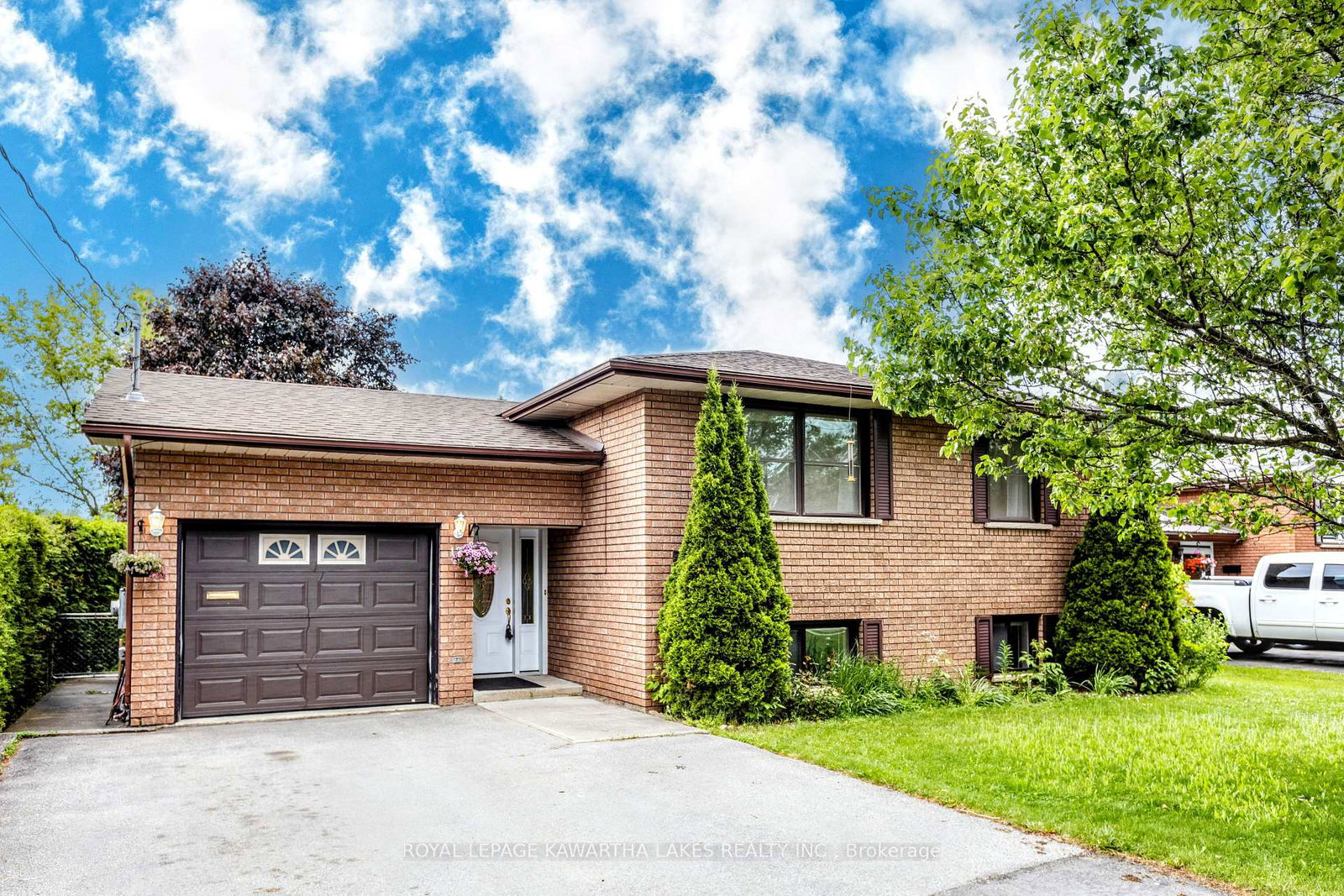 12-hillside-drive-kawartha-lakes-ontario-x12215114