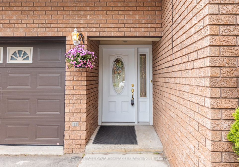 12-hillside-drive-kawartha-lakes-ontario-x12215114