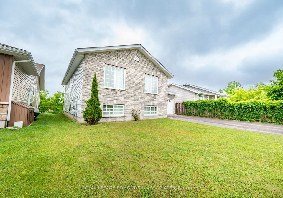 626-johnston-crescent-pembroke-ontario-x12215214