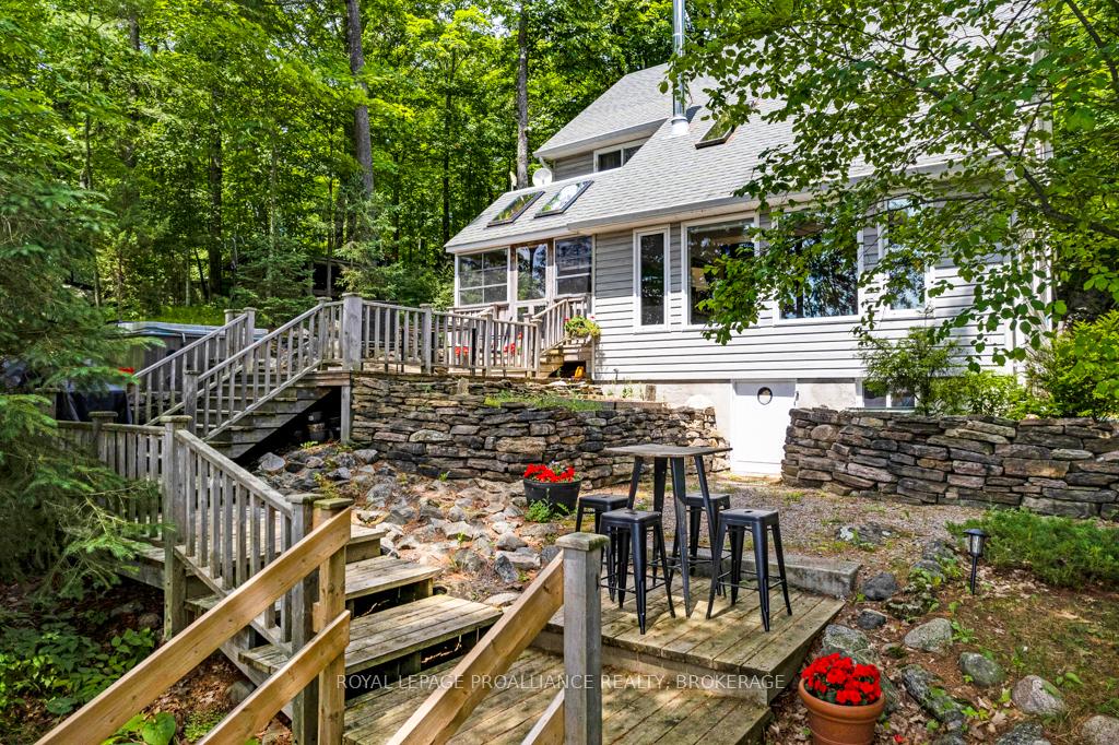 399-hardwood-ridge-lanark-highlands-ontario-x12215504