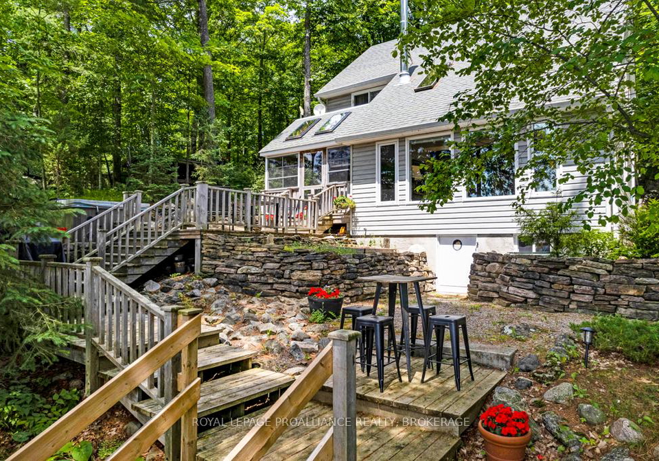 399-hardwood-ridge-lanark-highlands-ontario-x12215504