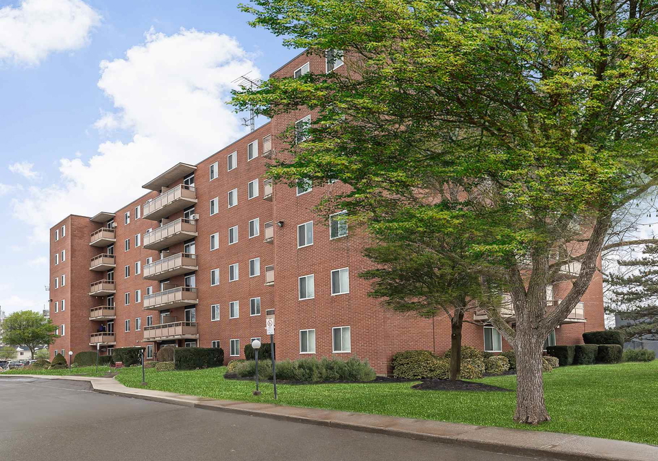 264-grantham-avenue-st-catharines-ontario-x12215582