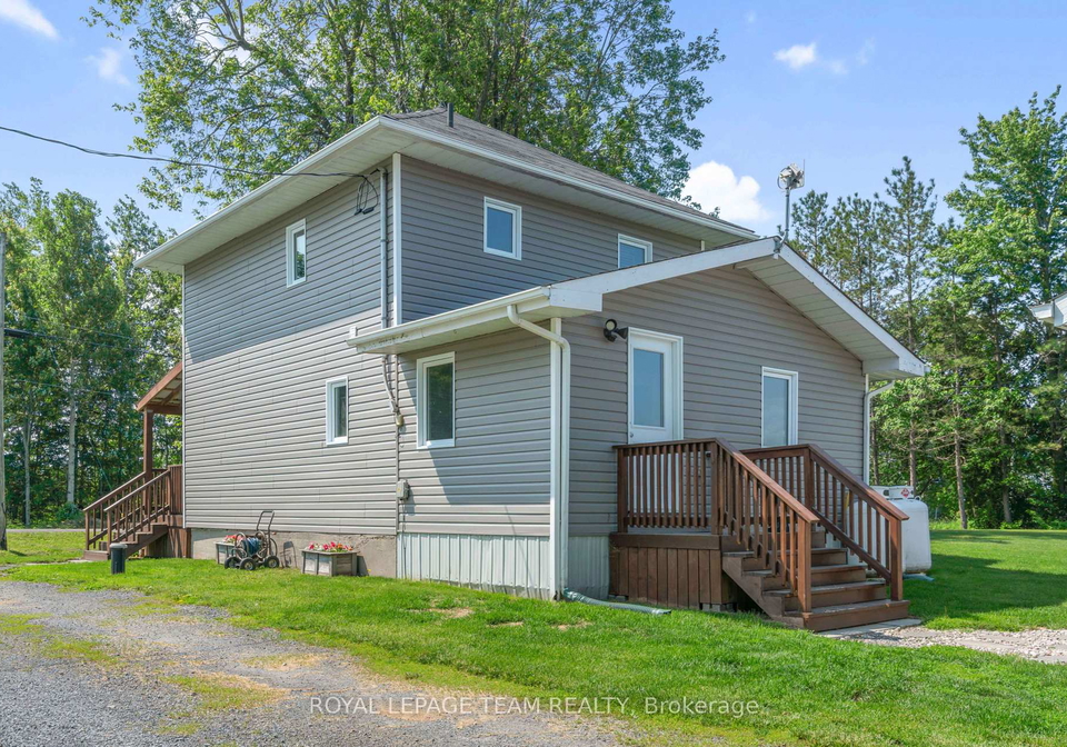 15635-concession-2-3-road-north-stormont-ontario-x12217311