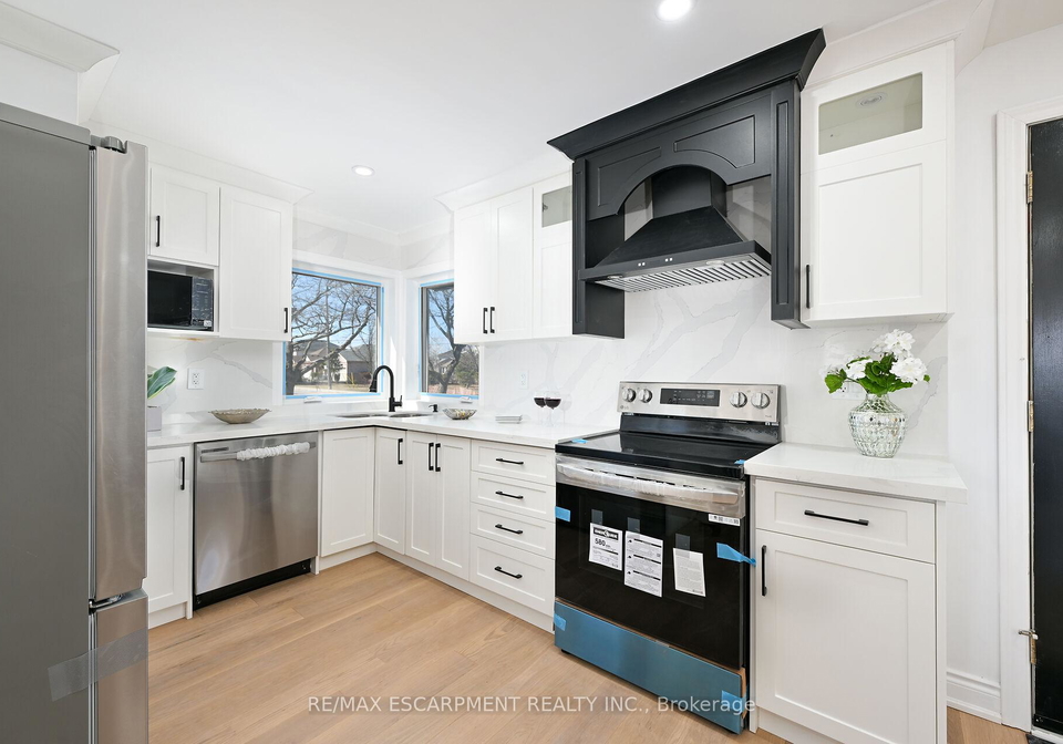 812-tenth-avenue-hamilton-ontario-x12217449