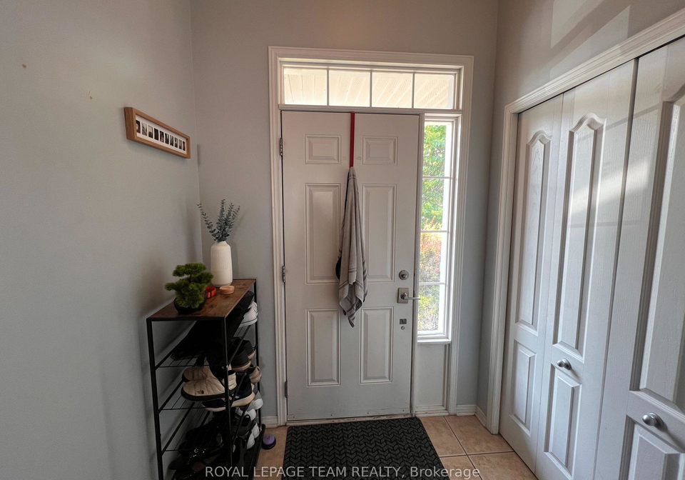 747-nakina-way-ottawa-ontario-x12217823