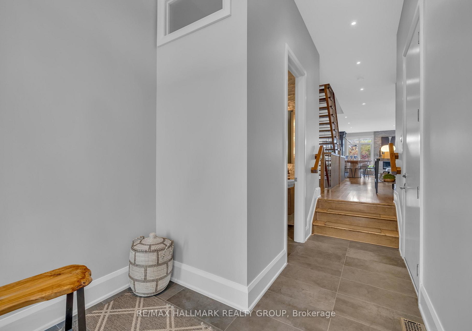 206-holland-avenue-ottawa-ontario-x12218528