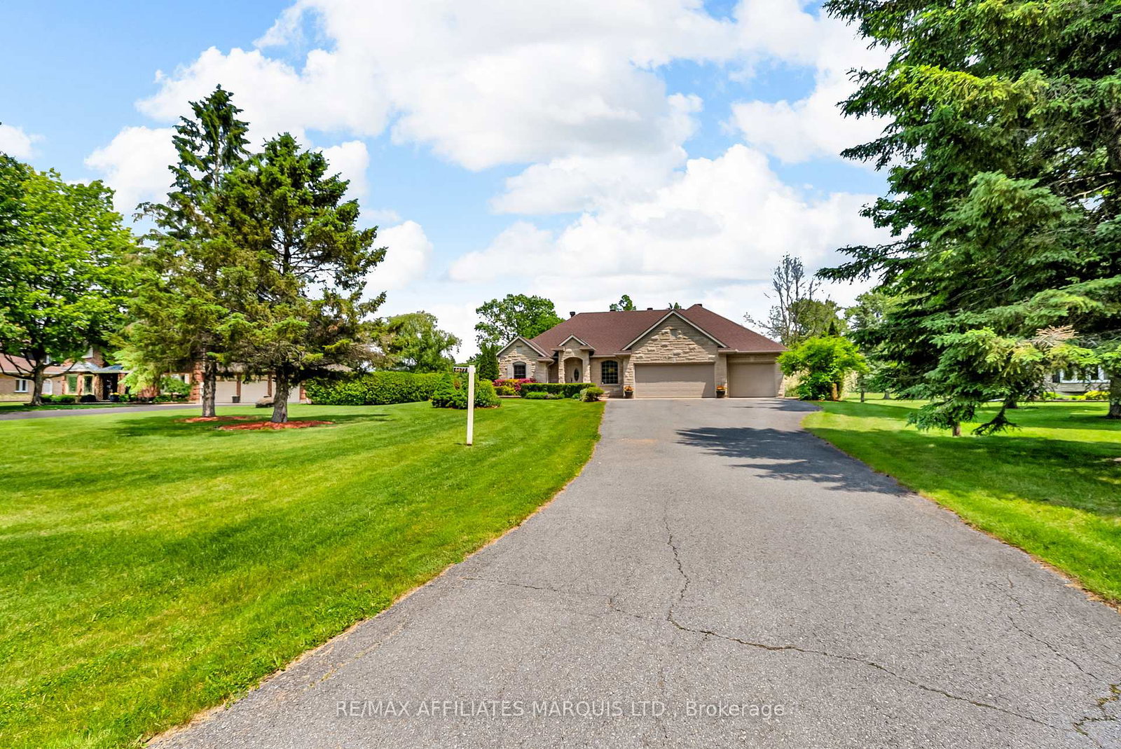 6677-sutherland-avenue-south-glengarry-ontario-x12220582