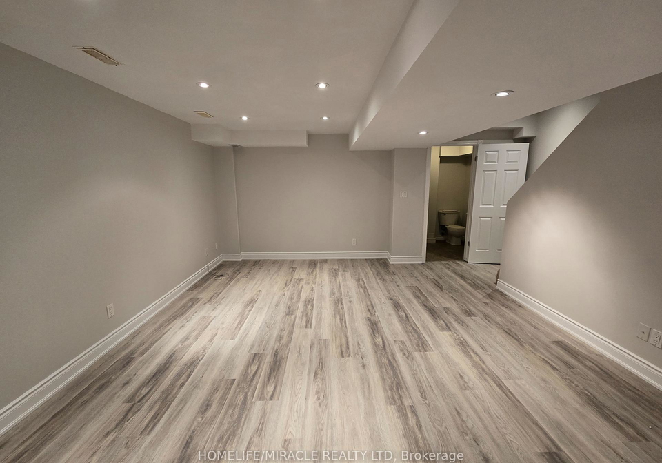 95-westmeadow-drive-kitchener-ontario-x12221603