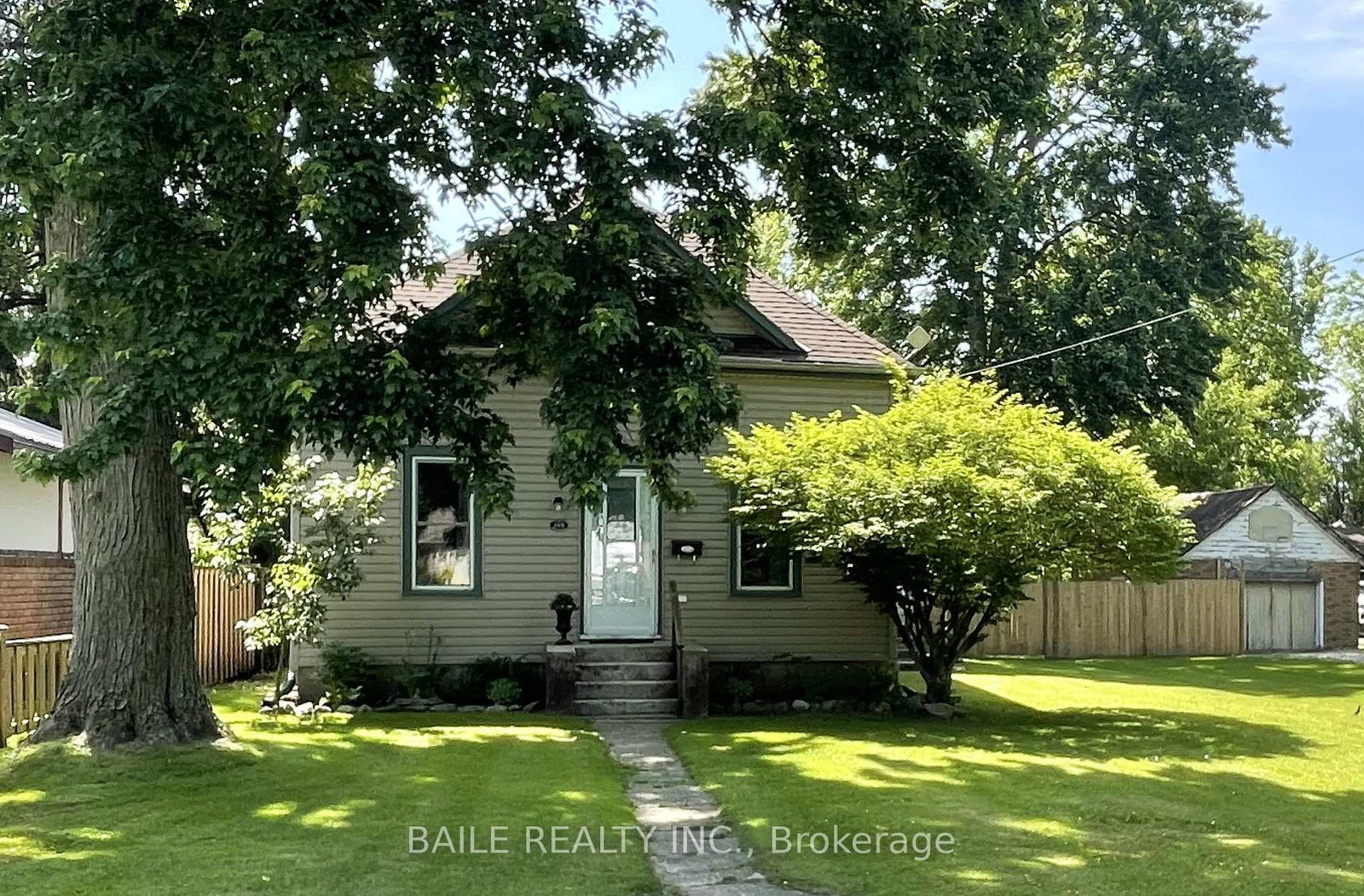 169-deane-street-southwest-middlesex-ontario-x12222399