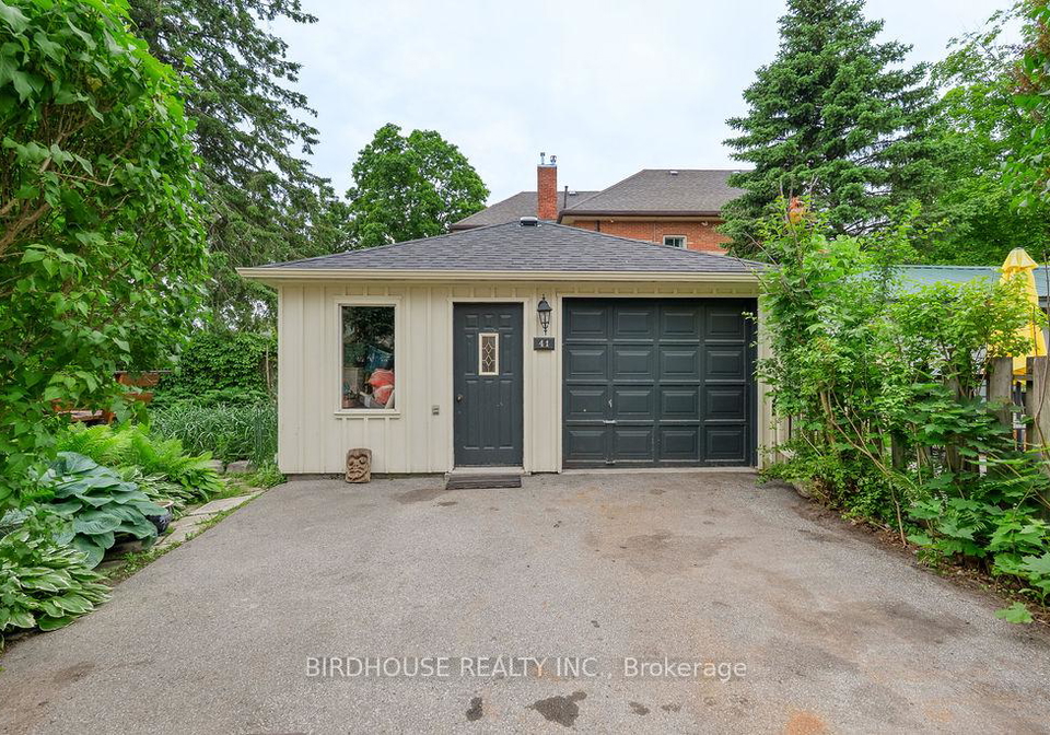 41-victoria-avenue-n-kawartha-lakes-ontario-x12222787