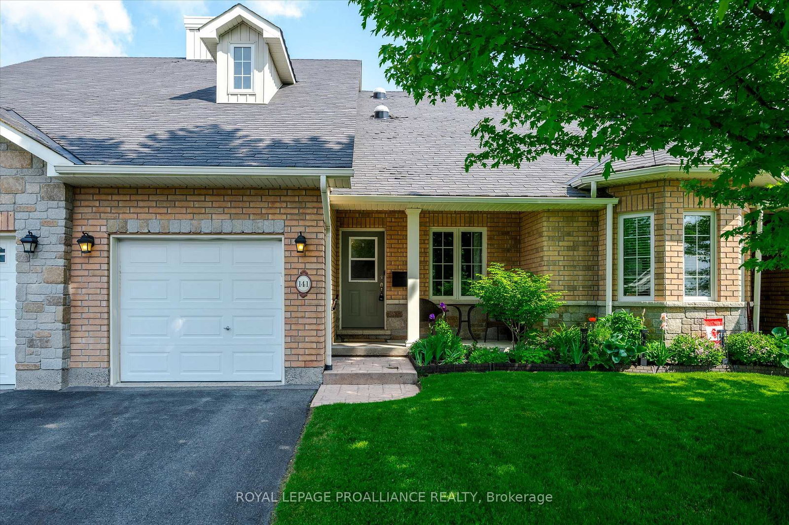 141-village-crescent-peterborough-west-ontario-x12223319