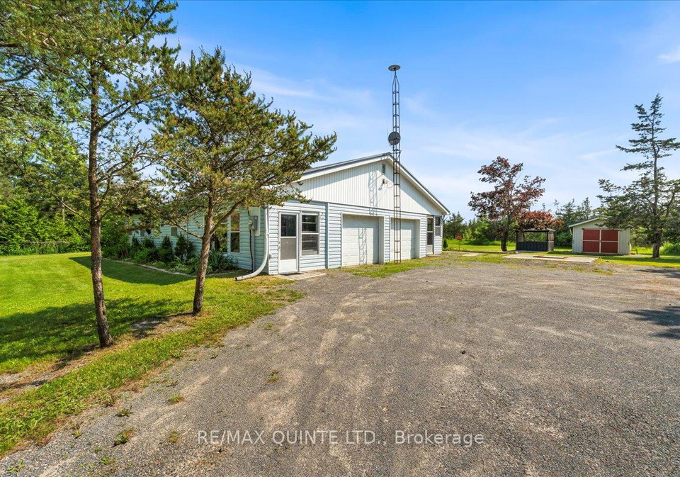20-county-road-17-prince-edward-county-ontario-x12223401