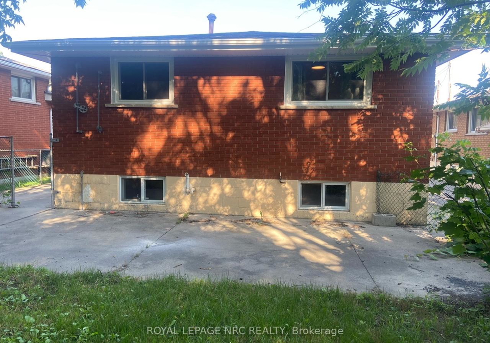 4-parklands-drive-hamilton-ontario-x12223567