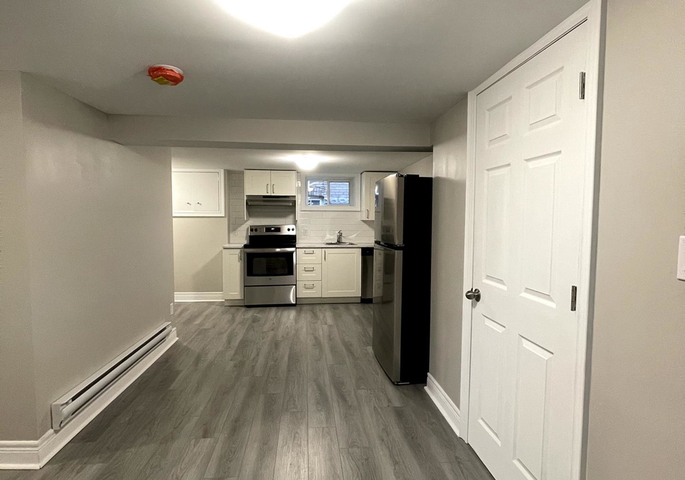 24-leinster-avenue-s-hamilton-ontario-x12224391