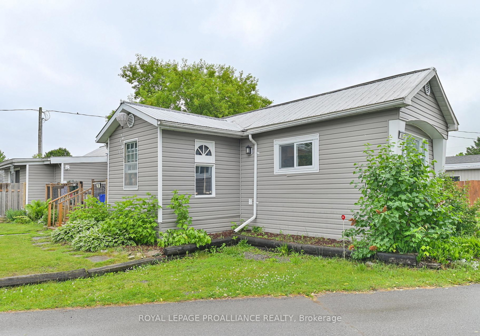 63-whites-road-quinte-west-ontario-x12224548