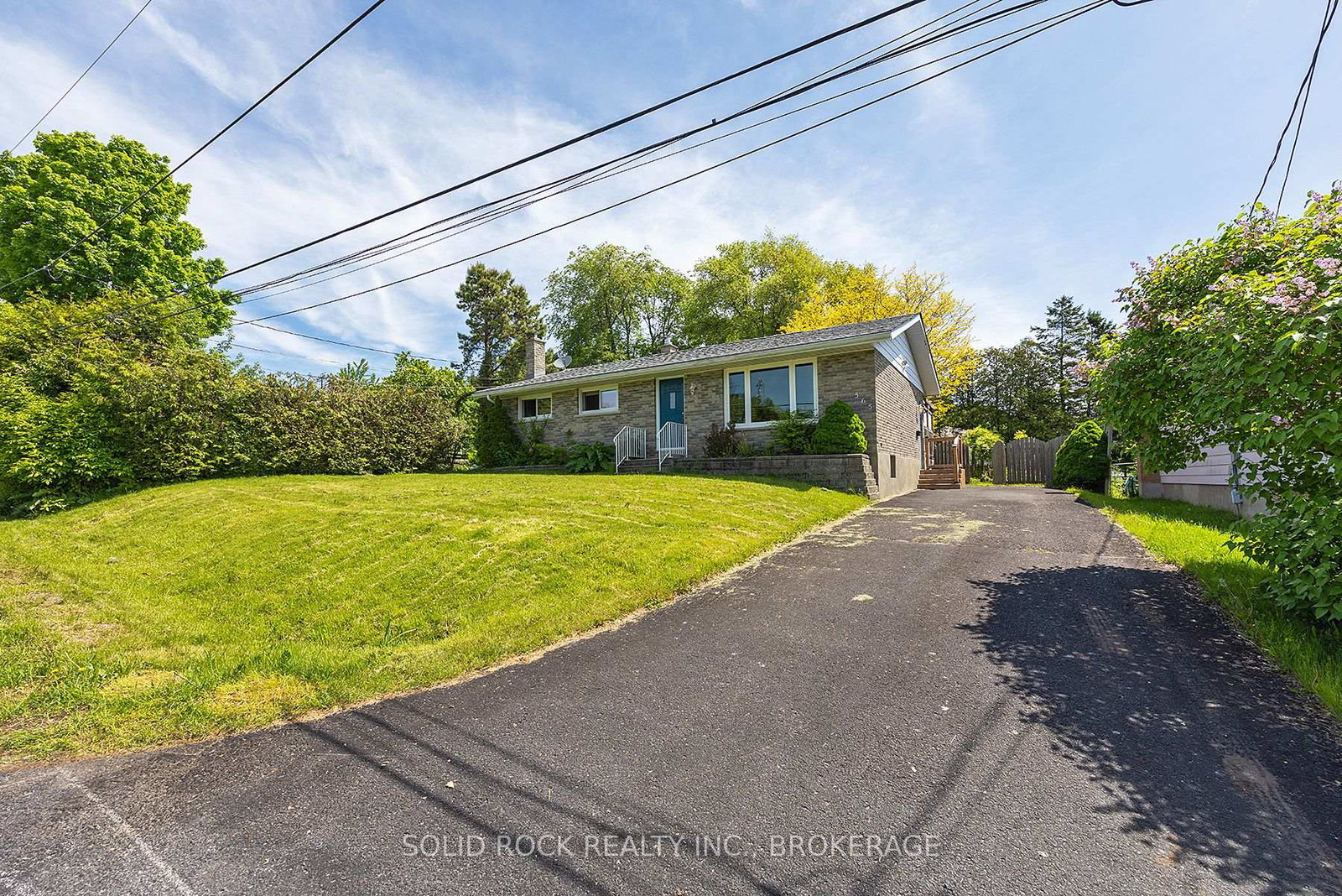 565-queen-street-gananoque-ontario-x12225461