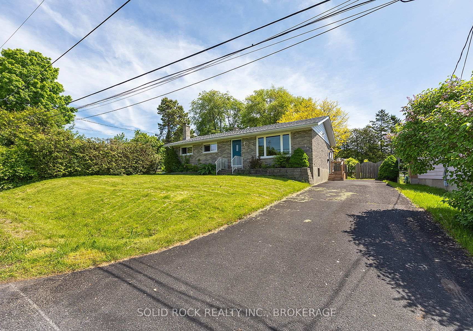 565-queen-street-gananoque-ontario-x12225461