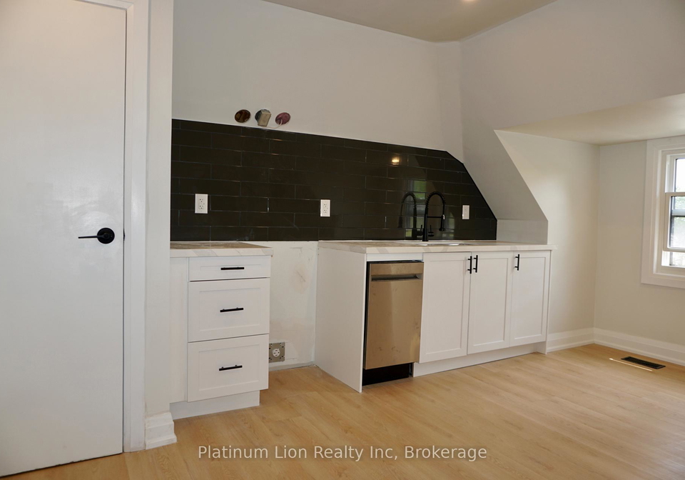 79-sanford-avenue-s-hamilton-ontario-x12225595