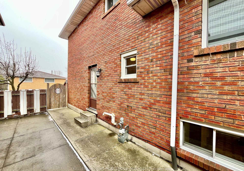 39-lisgar-court-hamilton-ontario-x12226710